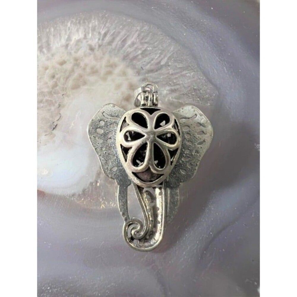 Elephant Pendant - Picture 2 of 6